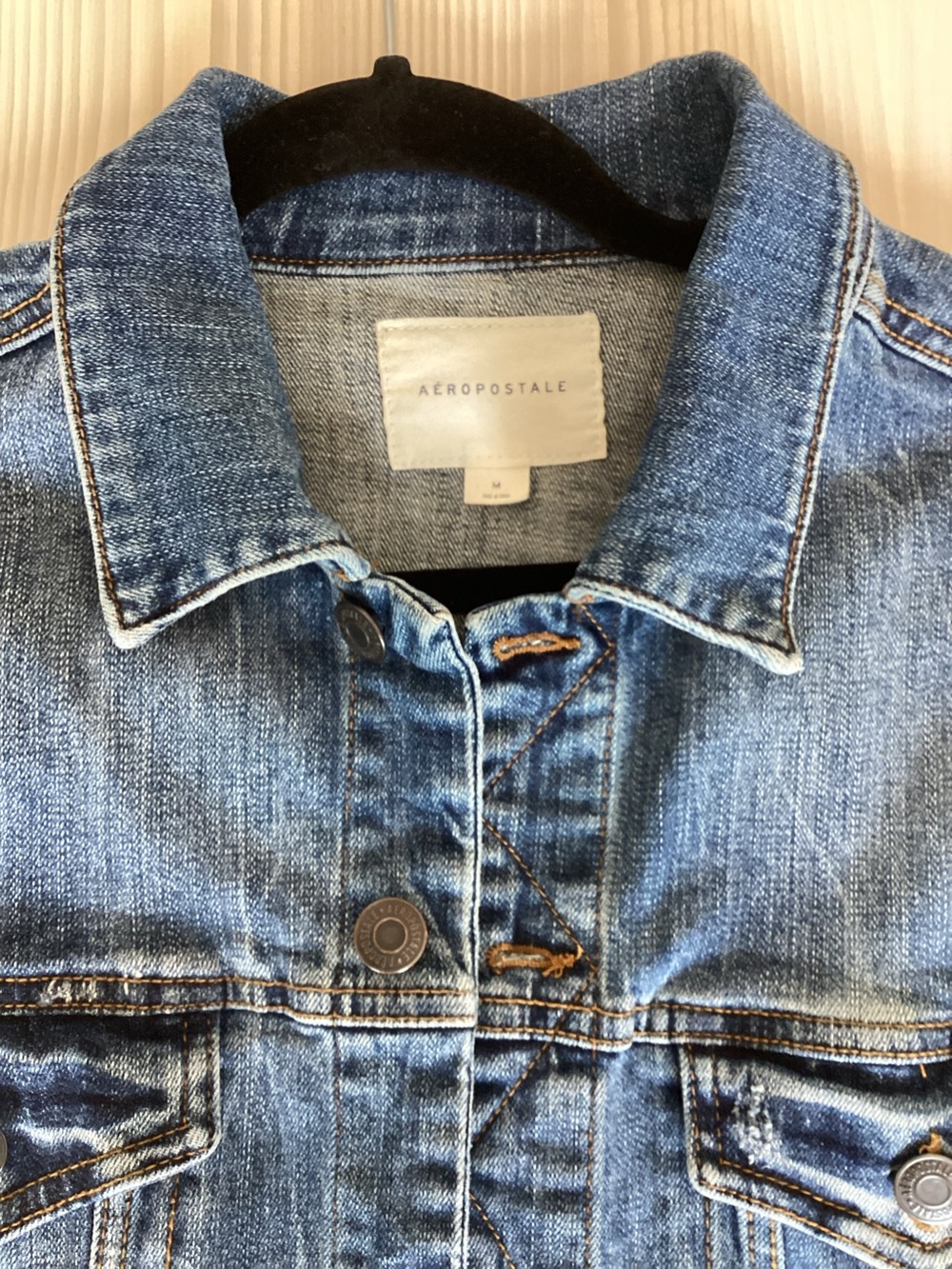 Aeropostale Men’s Size Medium Denim Blue Distressed Trucker Jacket 2017 - Picture 3 of 8